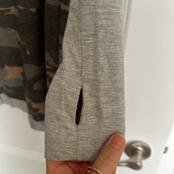 Magic Fit Women’s Camo Cardigan - Picture 5 of 5
